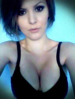 webcam teen ShyFlower from MyFreeCams