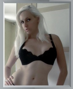 Bianca Deluxe in bra