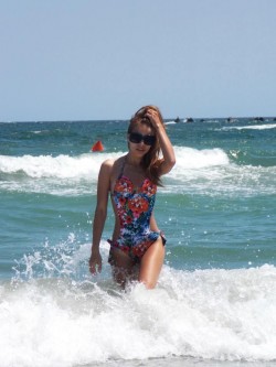 Heaven_hot from My Free Cams in sexy swimsuit in the sea