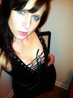 ScarletRaven from MyFreeCams in sexy black dress