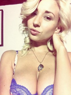Shay Laren on MyFreeCams
