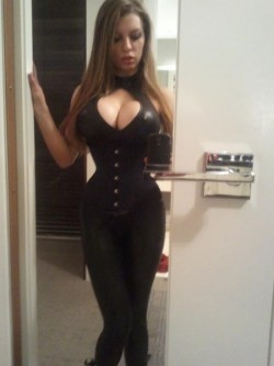 VeronicaSims from MyFreeCams in skin tight outfit