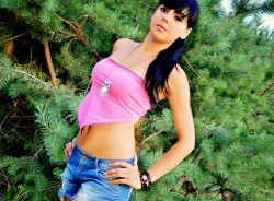 MFC ForgetMeNever in little pink top & daisy dukes