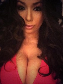 MFC JaceyMarie cleavage selfie