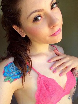 Ashleeyy from MyFreeCams in pink lace bra
