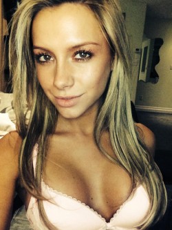 Crazy_Chloe from MyFreeCams in bra