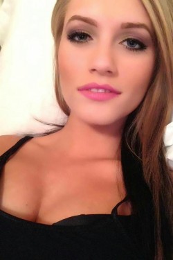Nikkiii_ from MyFreeCams