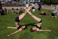 flexible twin sisters Noma Hill & Gia Hill | Zishy