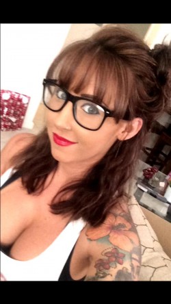 pornstar Jessica Lynn wearing glasses