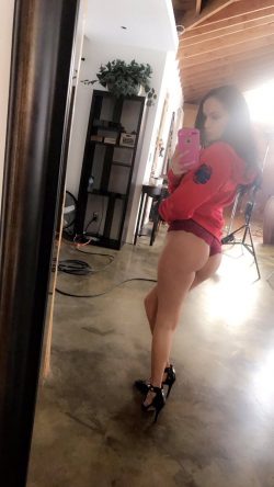 Sofi Ryan thong selfie