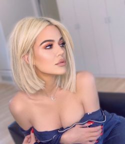 Khloé Kardashian with short blonde hair