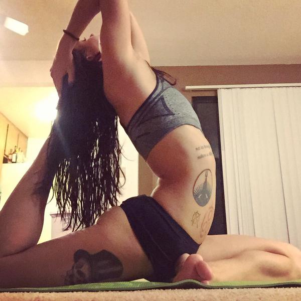 flexible MFC Scarlet_Datz doing yoga