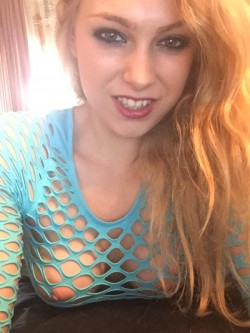 Dutch camgirl Siswet19 from Chaturbate in mesh top