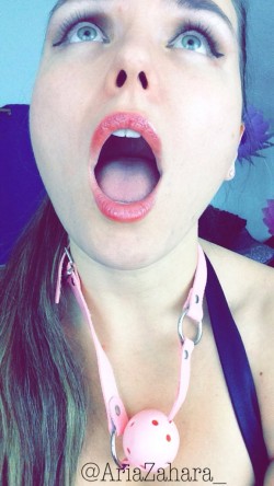 Streamate camgirl Aria Zahara opens mouth for ball gag